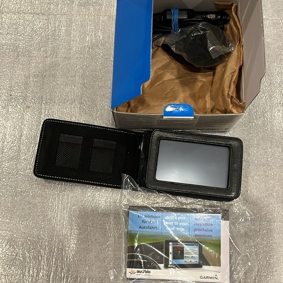 Garmin Nuvi 2595 LMT 5” GPS Navigation System - Picture 3 of 5